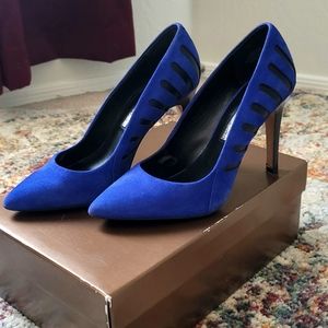 Audrey Brooke size 7 royal blue pumps